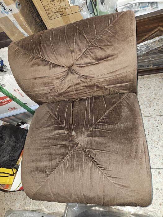 Sofá individual veludo castanho