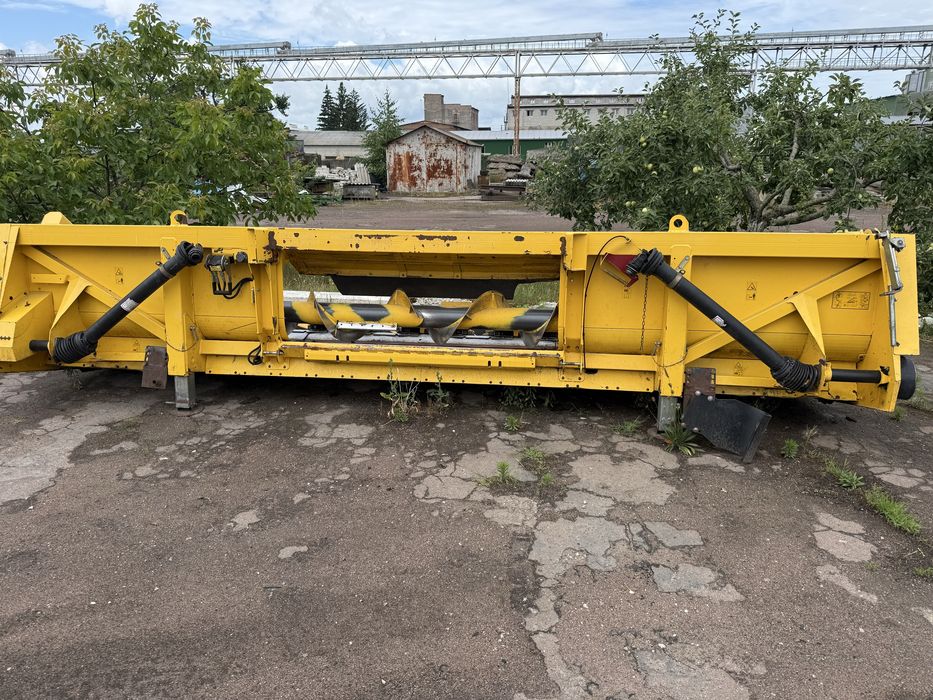 Продаєтьс кукурузна жниварка нью холанд