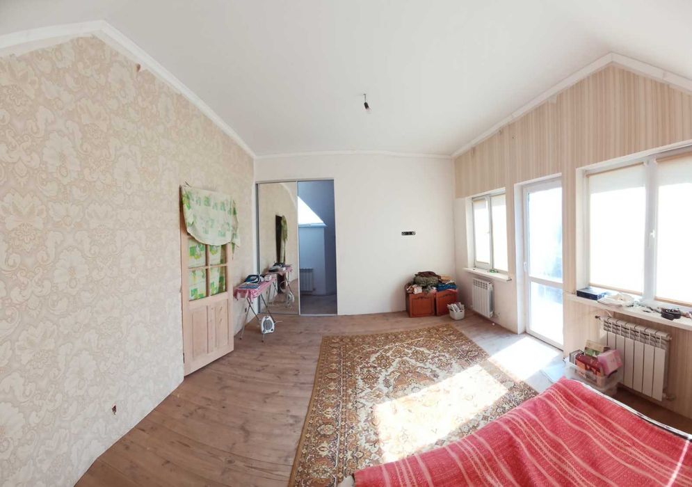 Будинок з незавершеним ремонтом 178м.кв. з гаражем