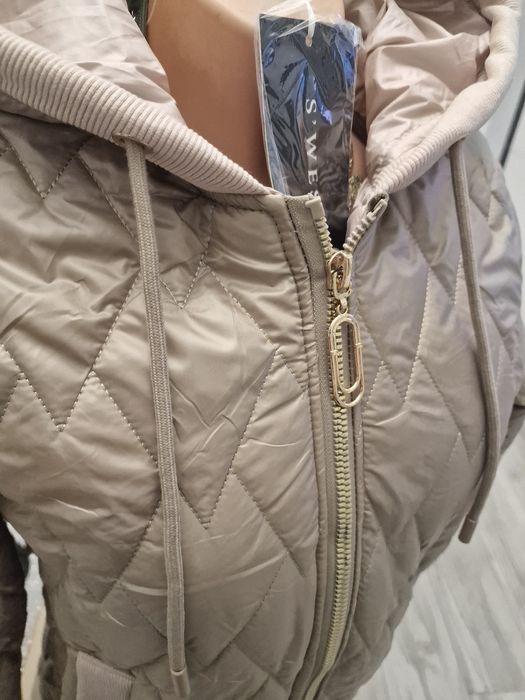 Kurtka S nowa z kapturem