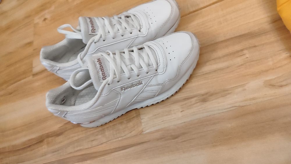 Buty Reebok białe.