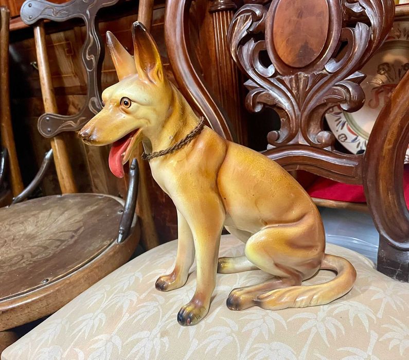 Cães de loiça, antigos, em cerâmica, porcelana e outros