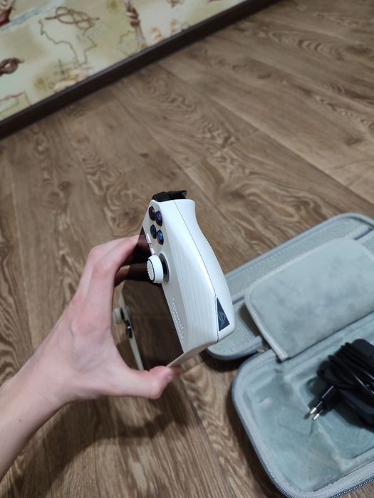 Asus rog ally 512гб в чудовому стані з комплектом