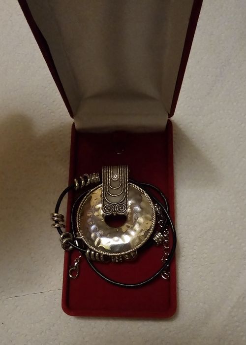 Damski naszyjnik ozdobny + czerwone pudełko