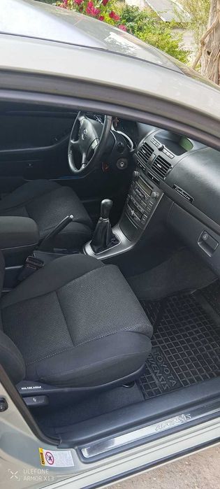 Тойота Авенсіс Т25