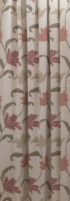 Штооы на окна 2 штуки,размер 222×116см.