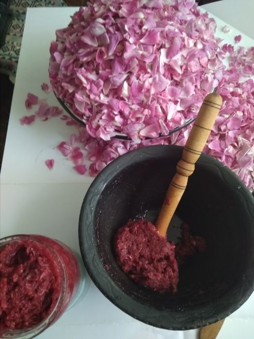 Варення з пелюсток чайної троянди (рози)