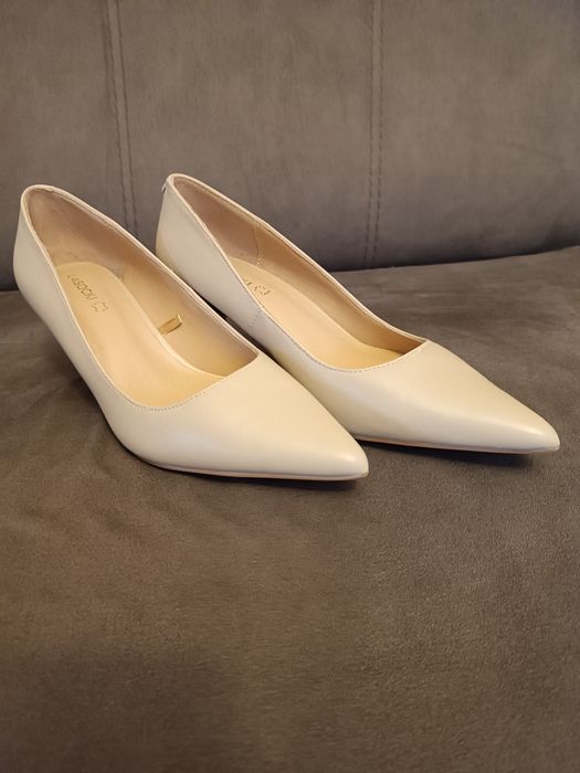Czółenka skórzane buty szpilki Lasocki 36 beżowe
