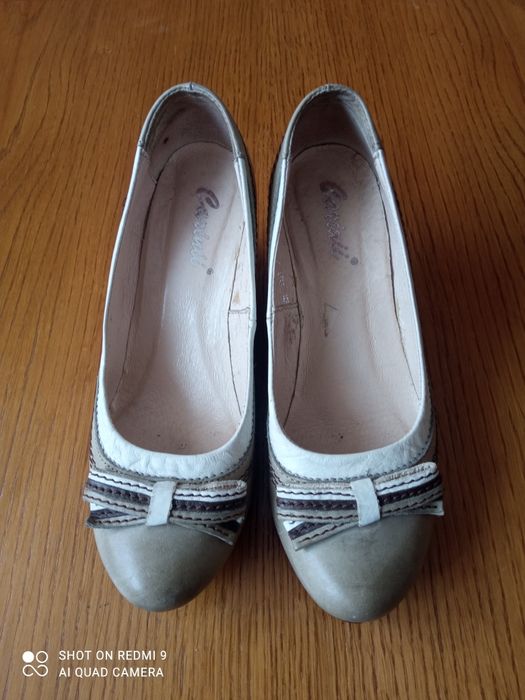 Śliczne skórzane buty Carinii