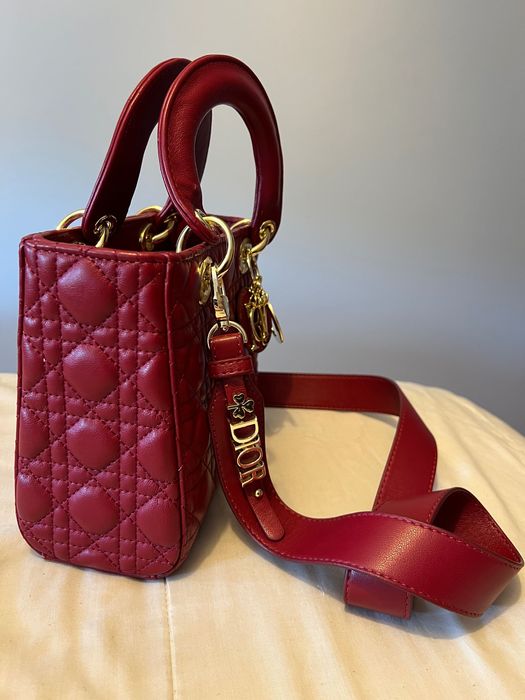 Bolsa CD - vermelha - Com alça de ombro - semi nova