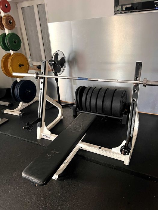 Wyposażenie siłowni komplet: Cybex, HES, TechnoGym, hantle 634 kg