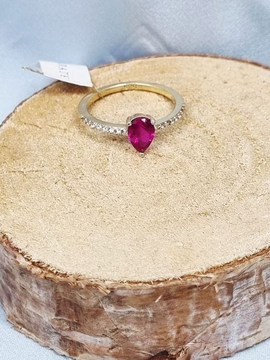 Złoty pierścionek. Nowy. Próba złota 585