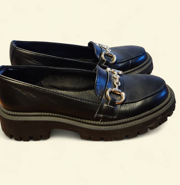 Шкіряні лофери жіночі, чорні