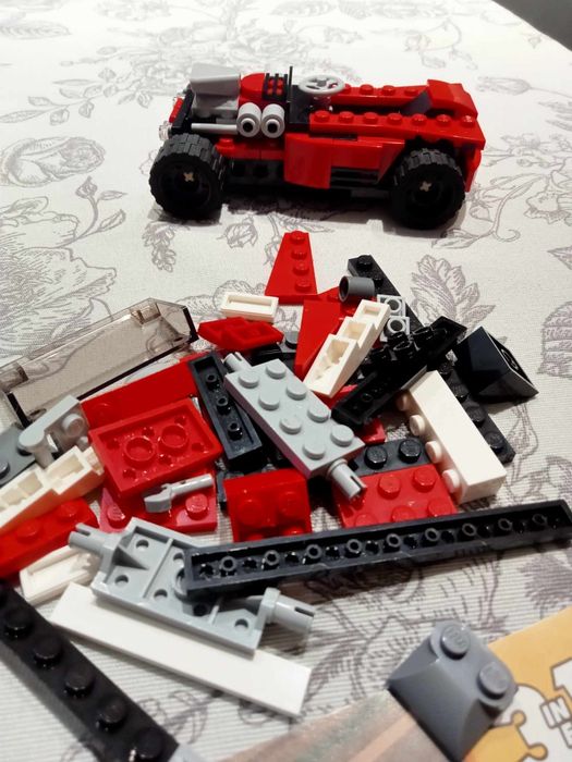 LEGO 31100 samochód sportowy