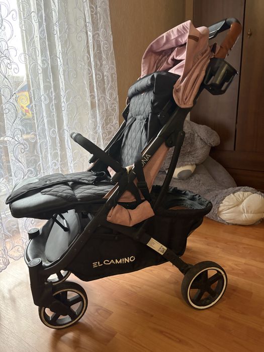 Коляска для дівчинки