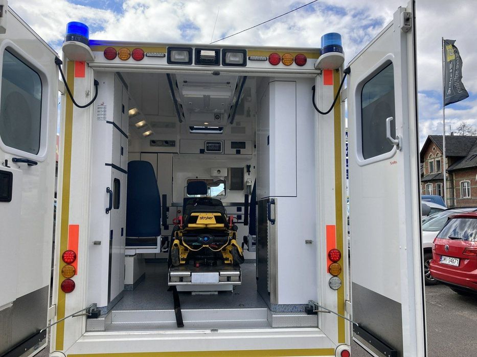 Mercedes-Benz Sprinter  Sprinter 519 Karetka 4X4 Ambulans MODEL 2017