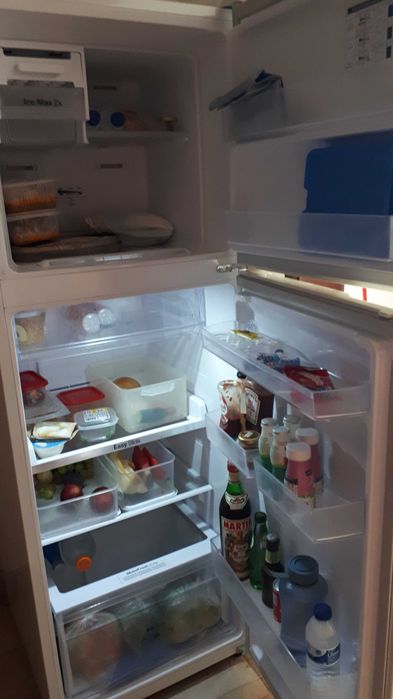 Frigorífico Samsung de 2 portas com congelador