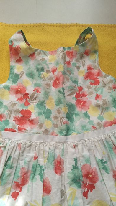 Sukienka w kwiaty dla 6-7 latki