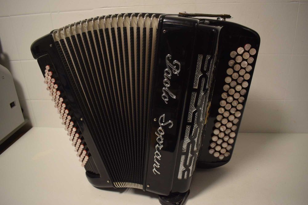Acordeao Paolo Soprani 2 voz. N 99