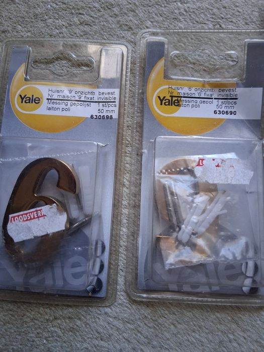 Letras e numeros em latão para entradas