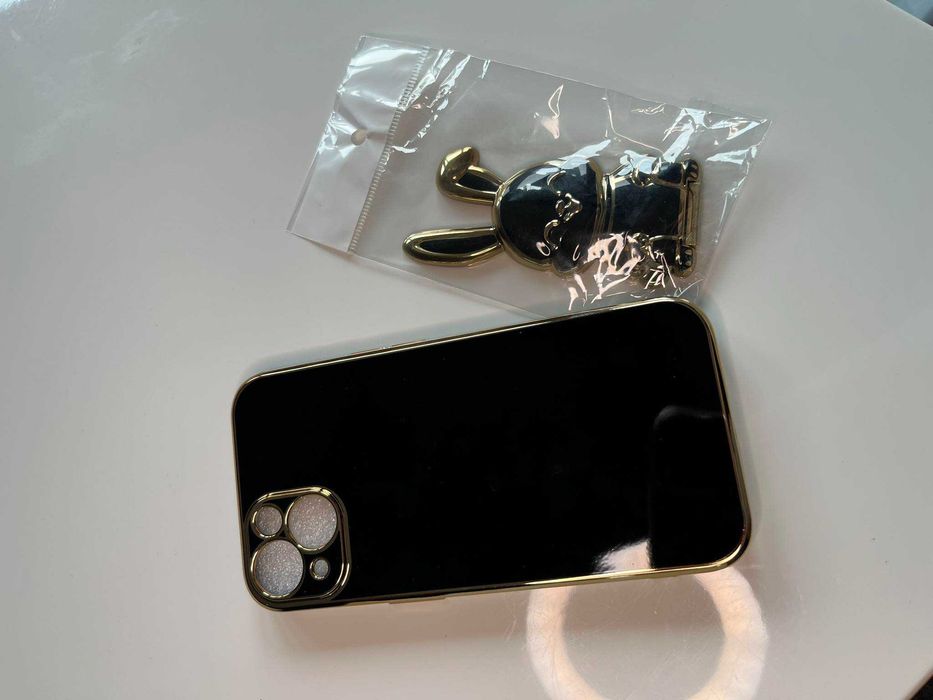 Etui z króliczkiem z złotymi wstawkami iPhone 13