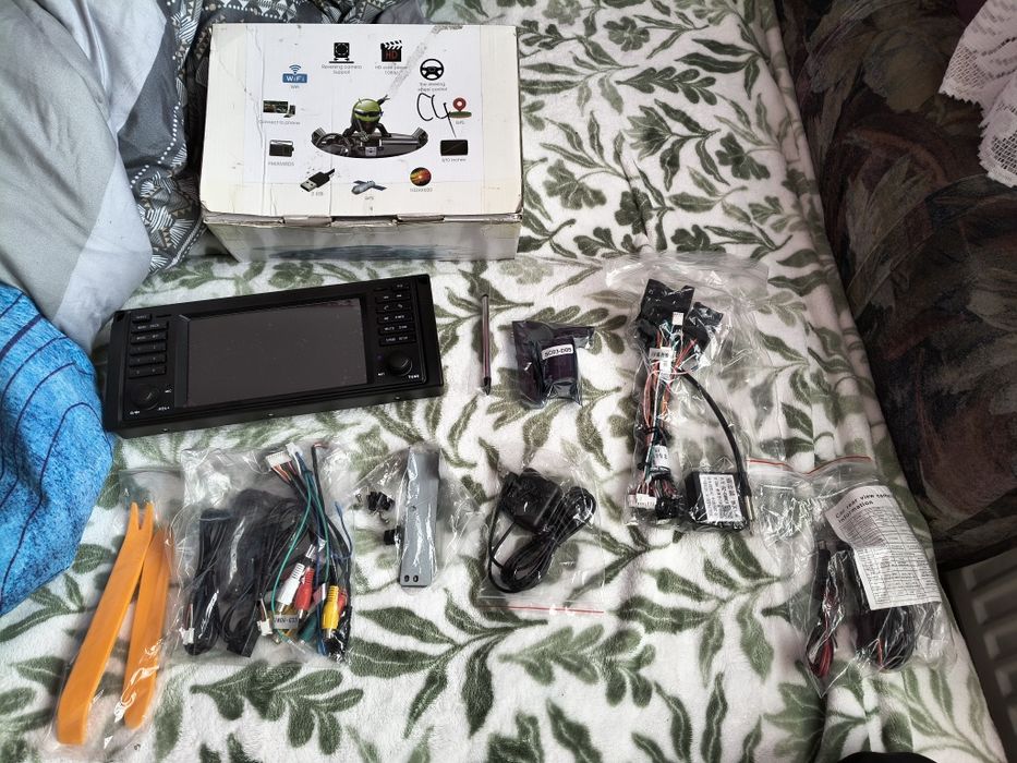 Radio multifunkcyje do auta moduł GPS oraz kamera cofania 29x12