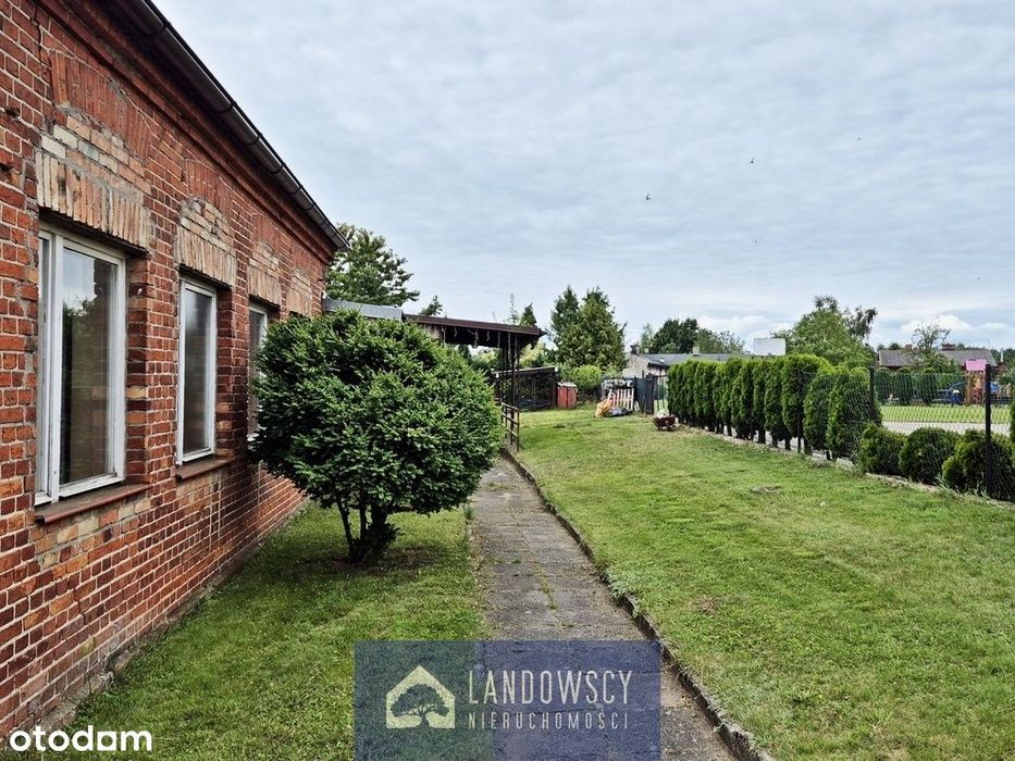 Ceglany dom w centrum wsi | 2 mieszkania