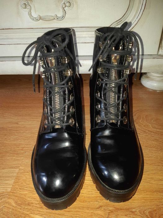 Buty na koturnie Stradivarius