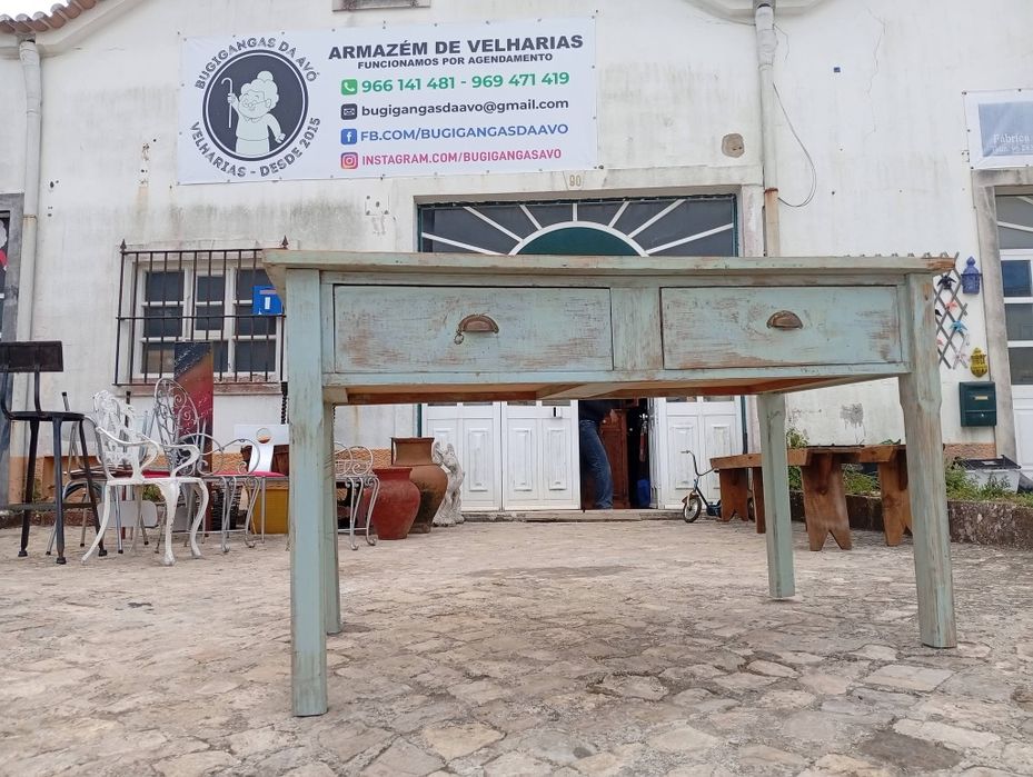 Bancada rústica em madeira