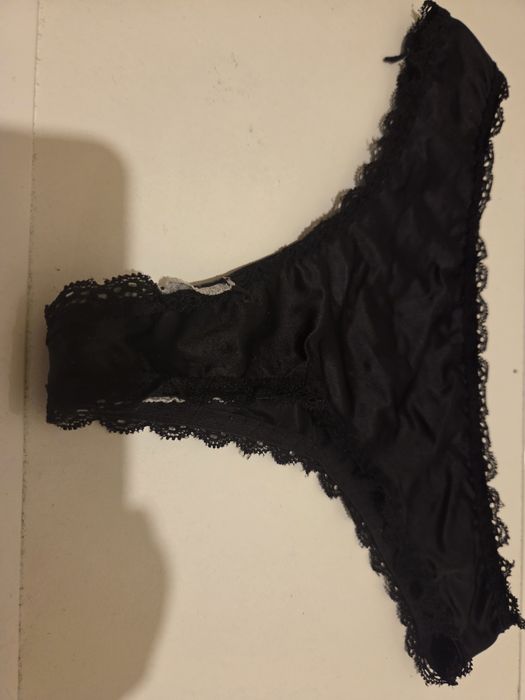 Stringi koronkowe używane S/M