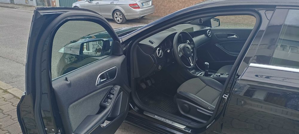 Mercedes A180 CDI STYLE - NACIONAL -com extras a destacar