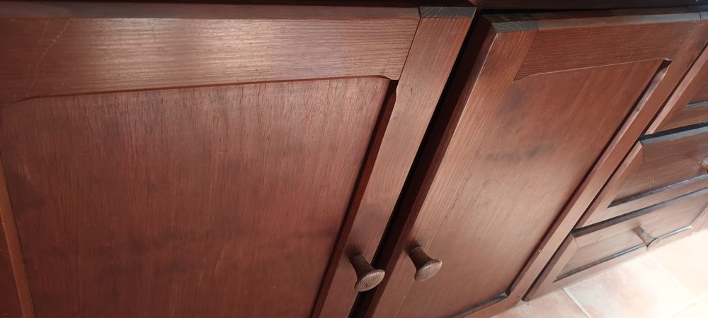 Aparador grande em madeira maciça