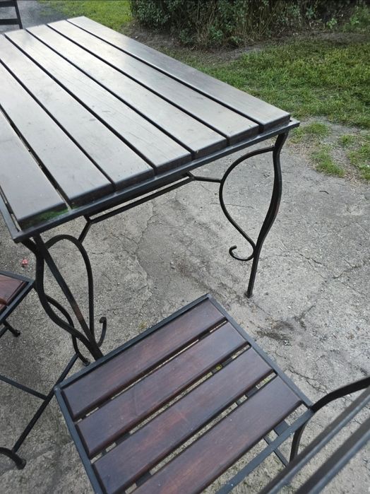 Zestaw solidnych mebli ogrodowych