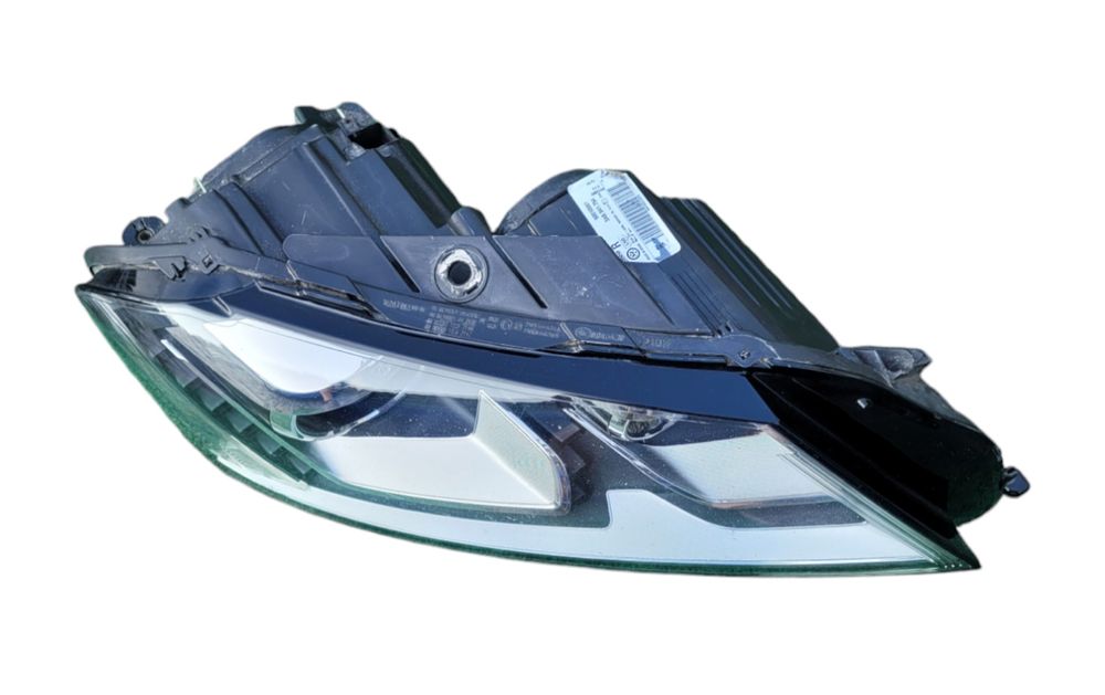 Ótica/Farol direito VW Passat B7