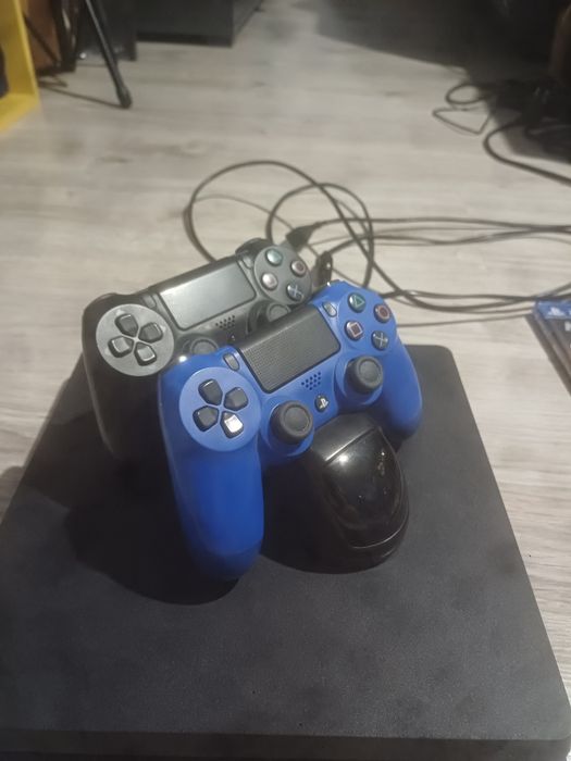 Konsola PS4 + akcesoria i gry