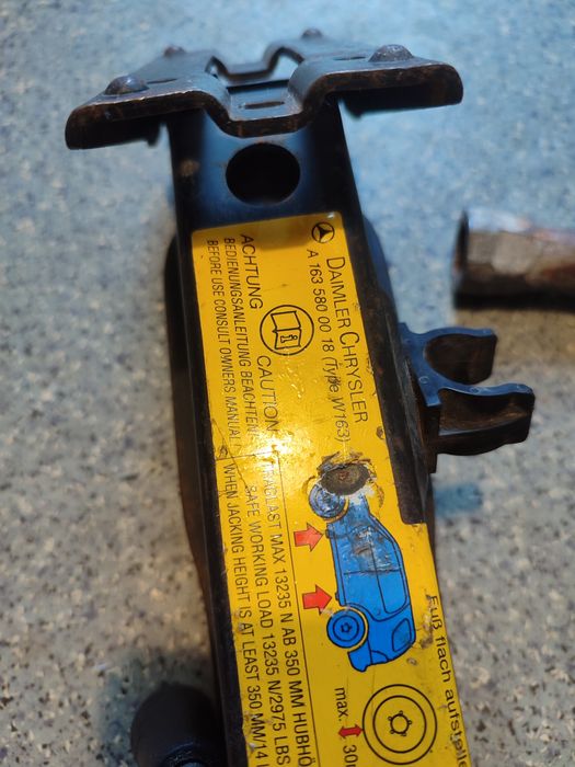 Домкрат Мерседес МЛ Mercedes ML W163