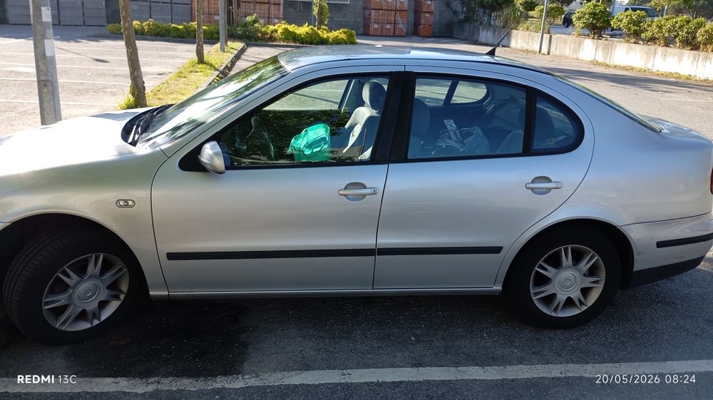 Vendo SEAT Toledo 1.4 a gasolina.