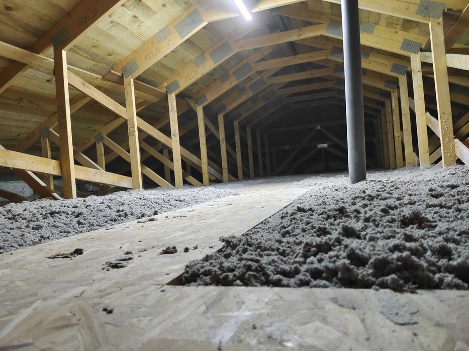 OCIEPLENIE PODDASZA, ocieplenie stropu, wdmuchiwanie celulozy.