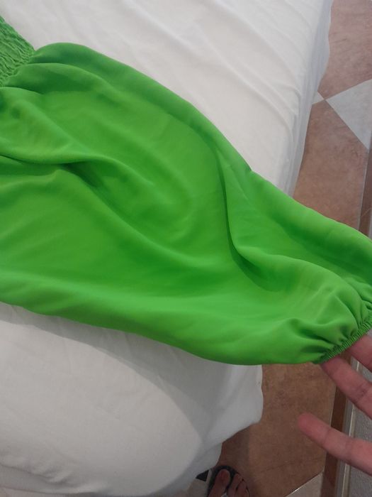 Blusa de cetim de senhora