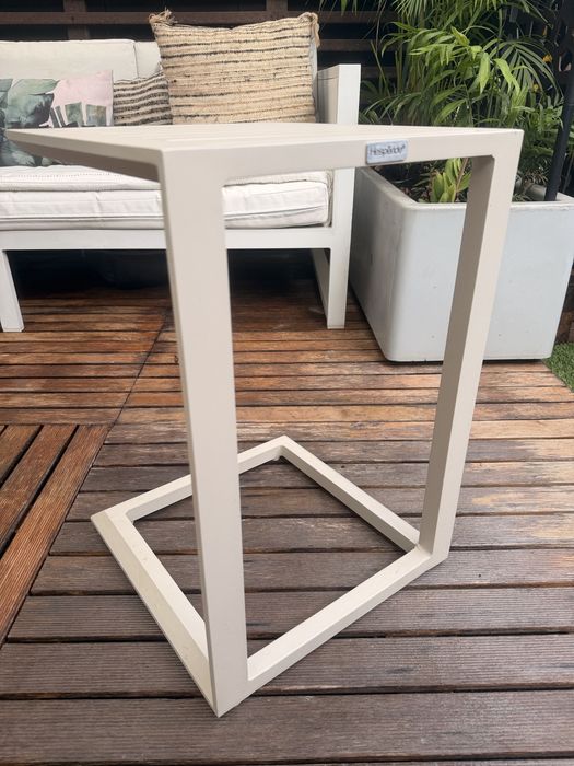 MESA DE APOIO ÉVASION ARGILE- para exterior- está nova..