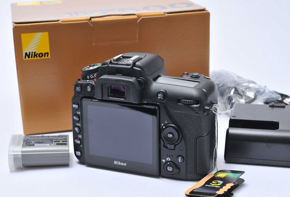 Nikon D7500 (seminova)