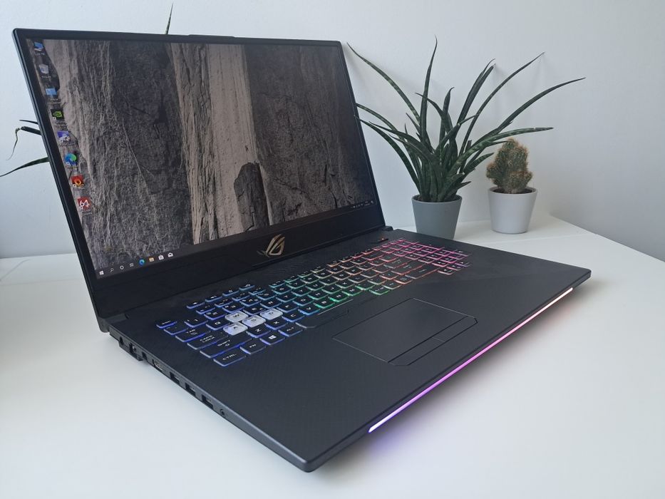 RTX 2070 8gb + i7-8750H • Asus ROG Strix 17,3" 144hz • 32gb/1 tb ssd