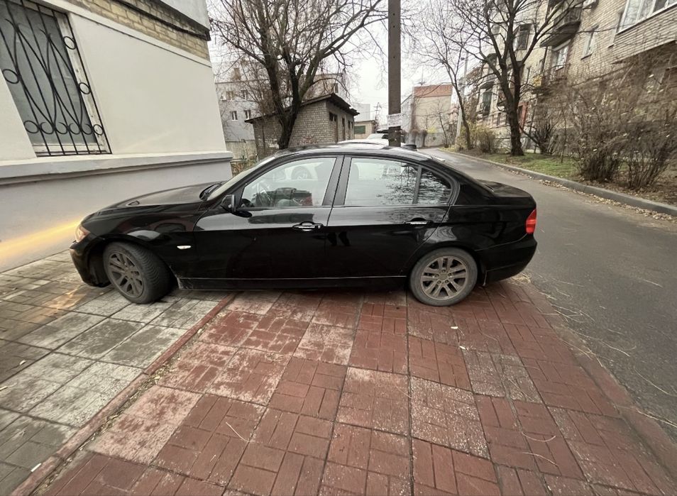 Продам BMW е90 320d на запчасти