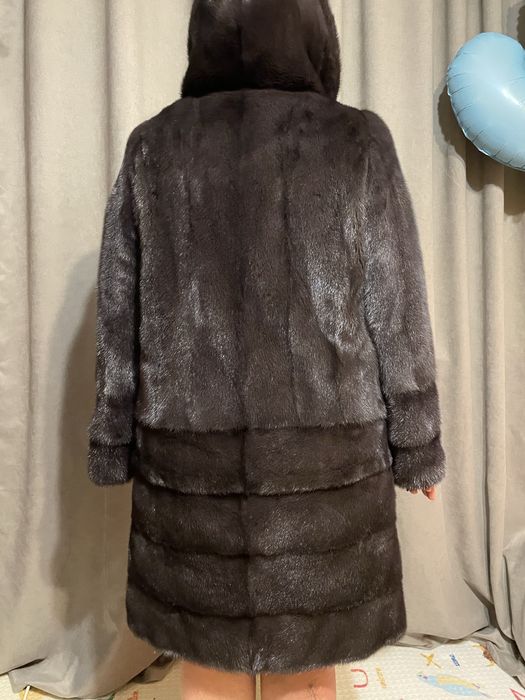 Продам норкову шубу