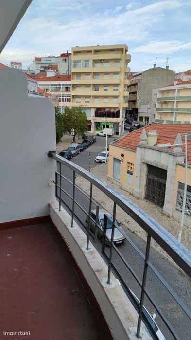 Apartamento T2 com varanda em Almada