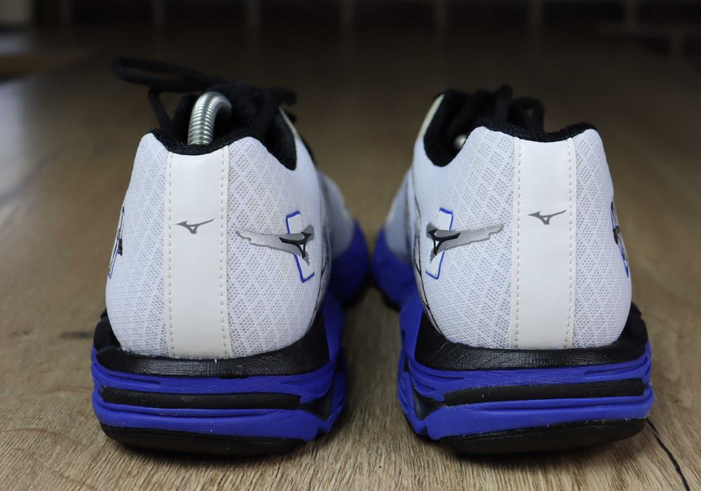 Mizuno Wave Inspire 10 męskie biegowe 43 ( 28,5 cm)