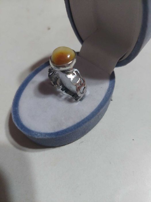серебряное кольцо с королевским желтым янтарем
