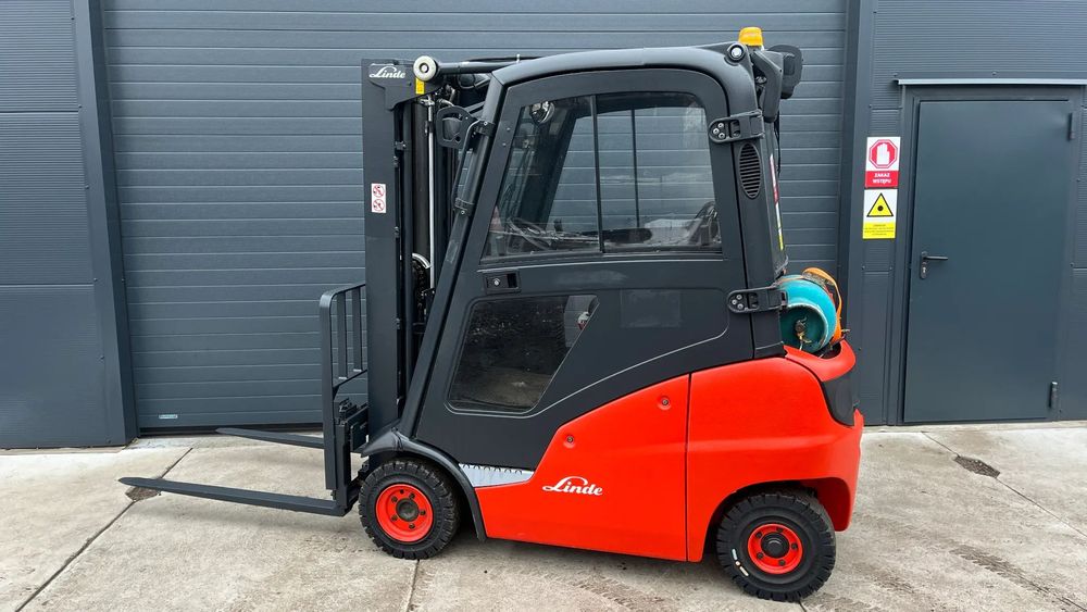 Linde H18 H16 H20 TRIPLEX Kabina pełna, Przesuw boczny zintegrowany  1800kg/4,65m TRIPLEX 2,12/4,65m, nowe opony, import Linde stan super