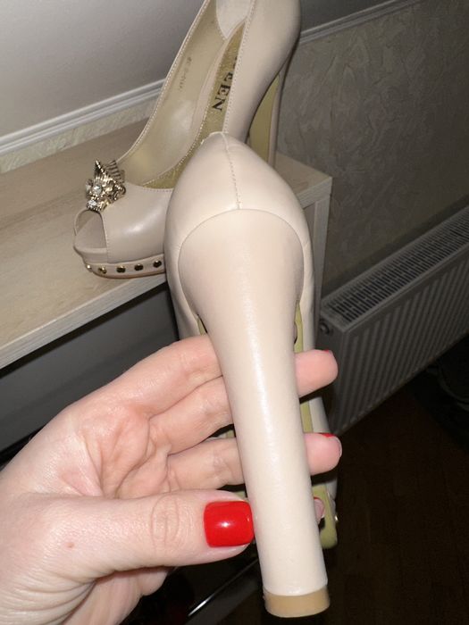 Туфлі McQueen  молочні