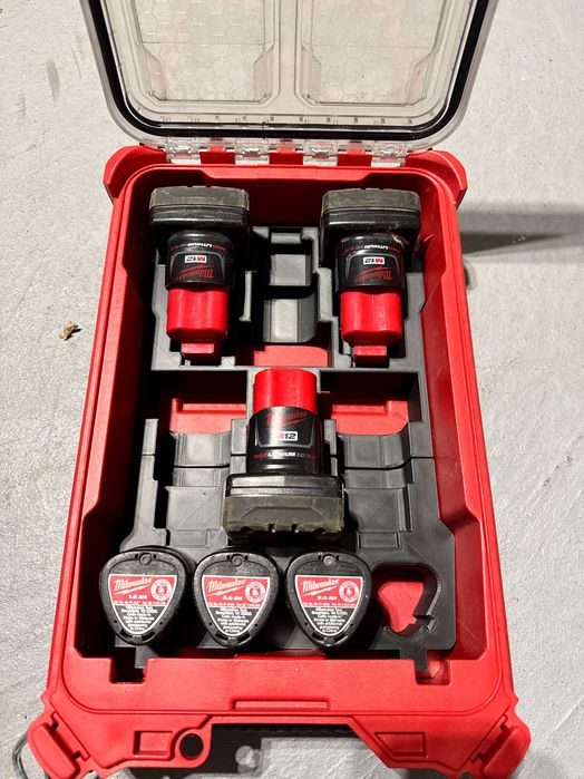 MILWAUKEE PACKOUT M12 organizer baterii Baterie Milwaukee M12 CP XC